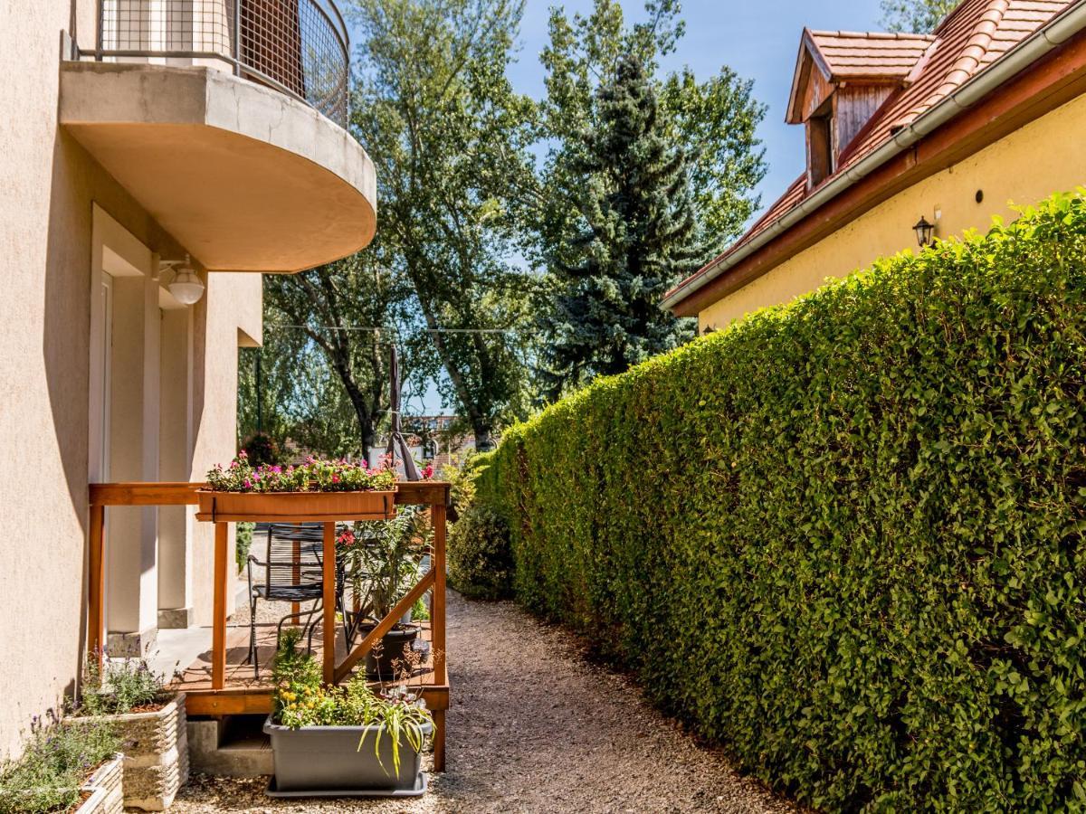 Villa 21 Boutique Rooms Balatonalmádi Exterior foto